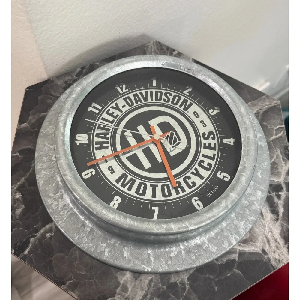 Harley-Davidson signs man